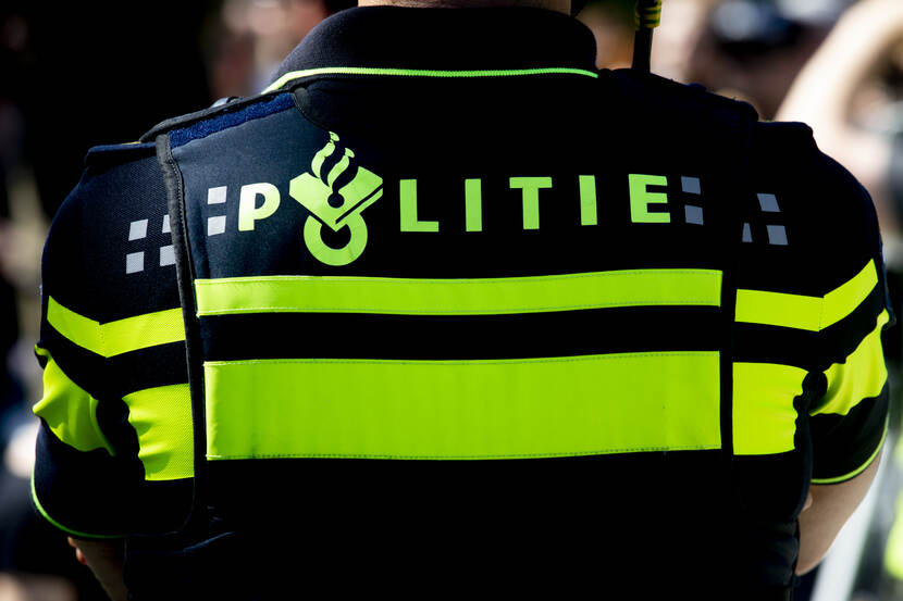 Decoratieve afbeelding van een politieagent in uniform in Den Haag